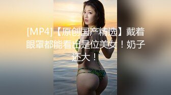 潜入学校女厕偷拍长的非常漂亮的美女老师